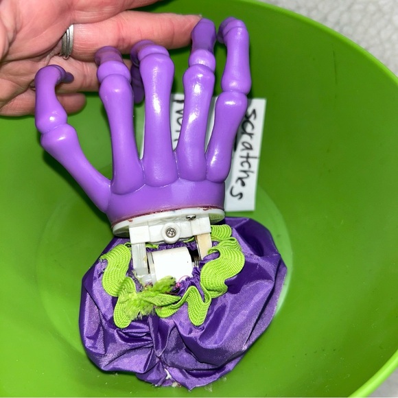 Gemmy Halloween candy bowl green motion activated sound & movement Target 2010 - Picture 6 of 15